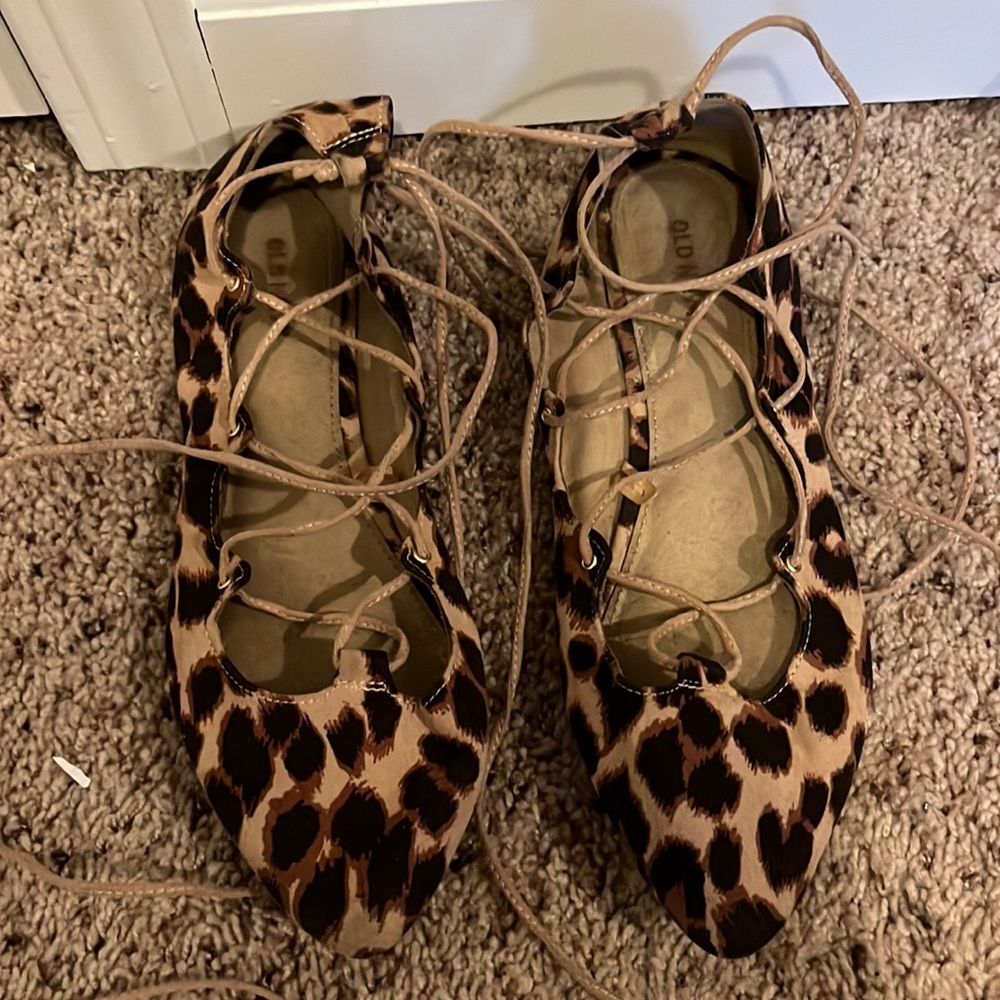 Old Navy Leopard Print Lace Up Flats, Size 9